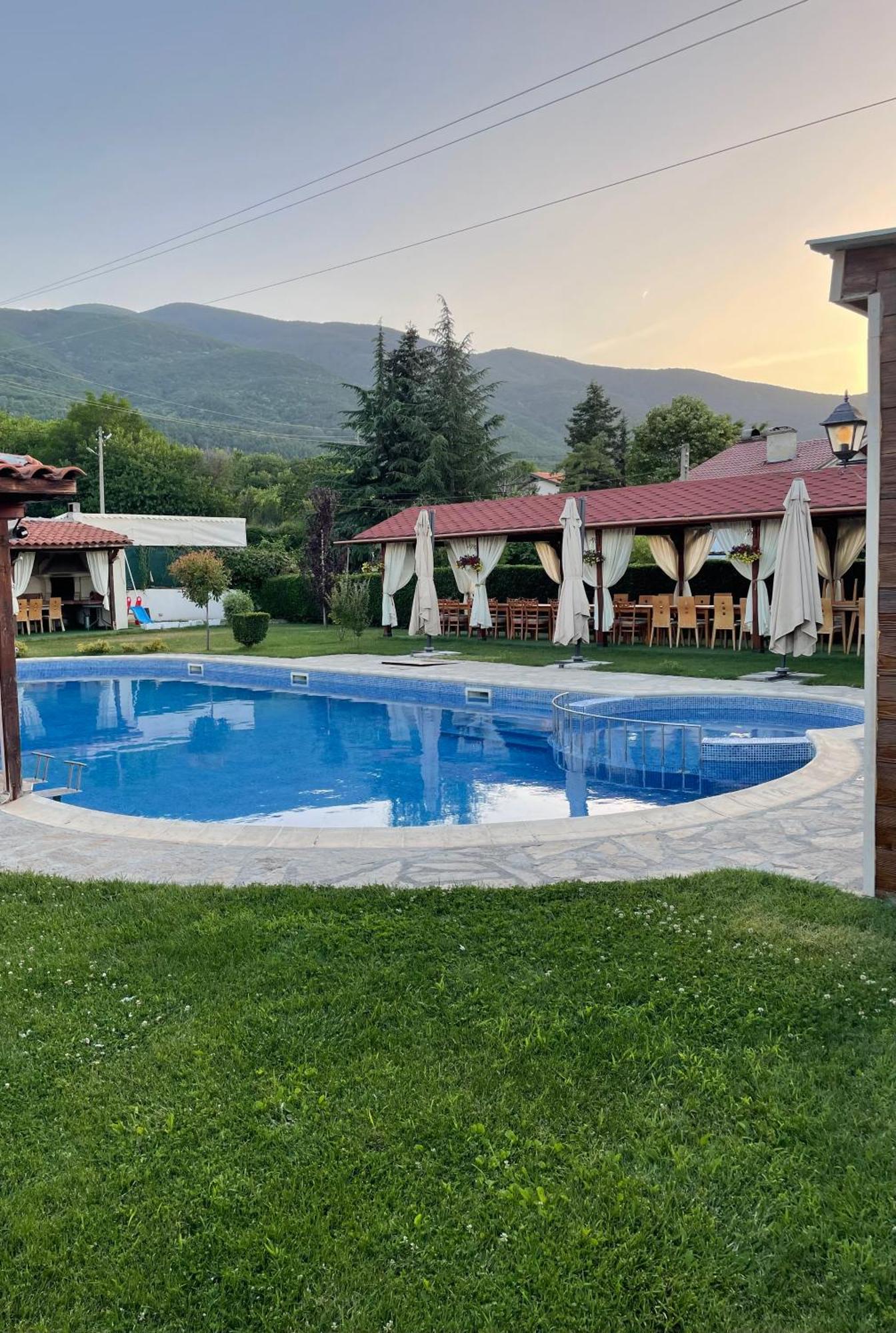 Вила Флора Паталеница Exteriér fotografie