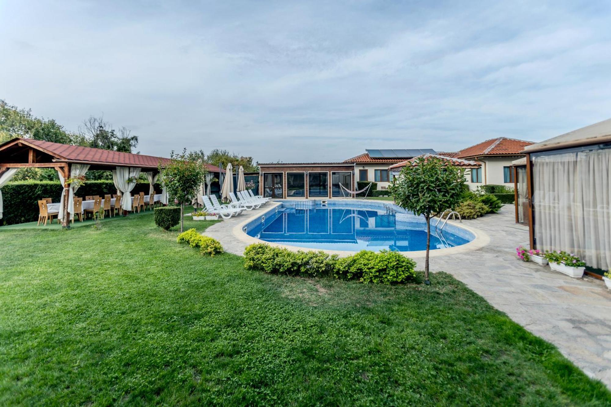 Вила Флора Паталеница Exteriér fotografie