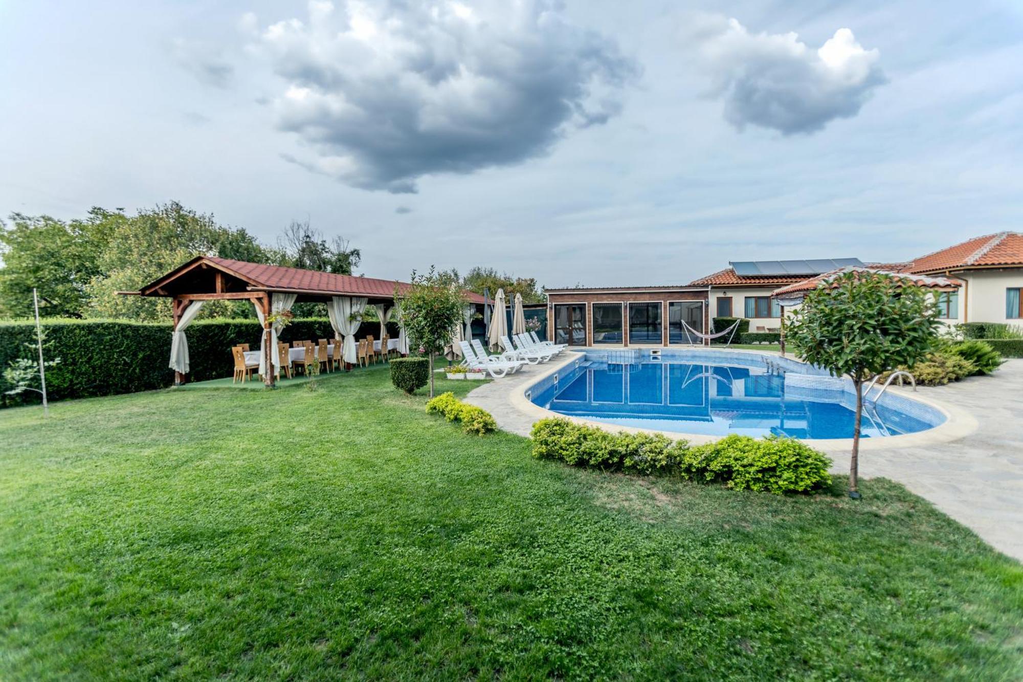 Вила Флора Паталеница Exteriér fotografie