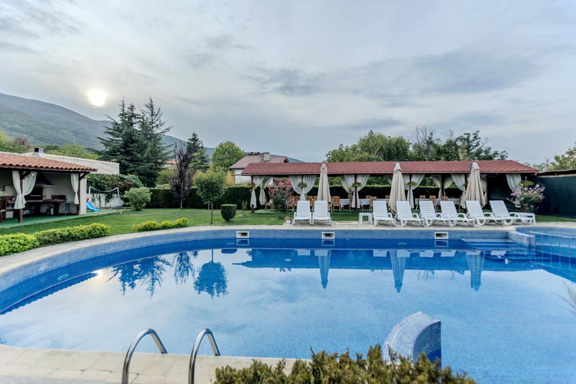 Вила Флора Паталеница Exteriér fotografie