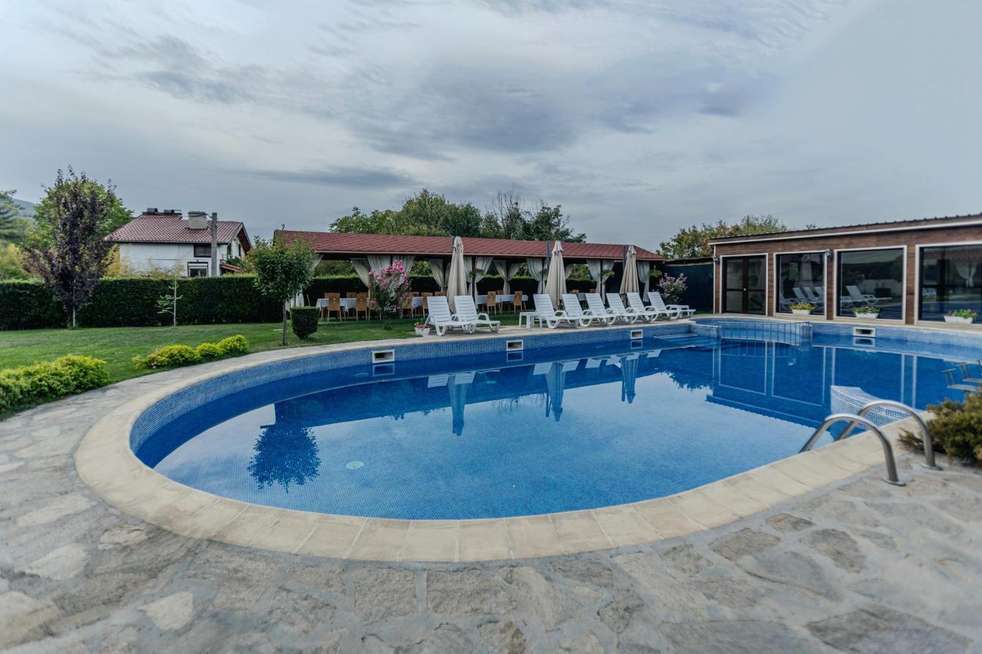 Вила Флора Паталеница Exteriér fotografie